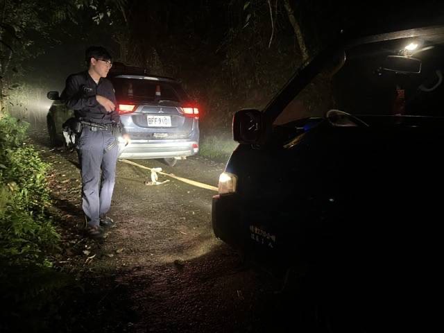 深夜受困山區泥濘　橫山警即時救援助民脫困