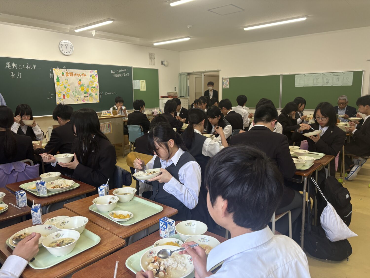 東京八王子38所國中師生高喊「歐依系」  高雄金鑽鳳梨甜蜜攻佔日本校園！