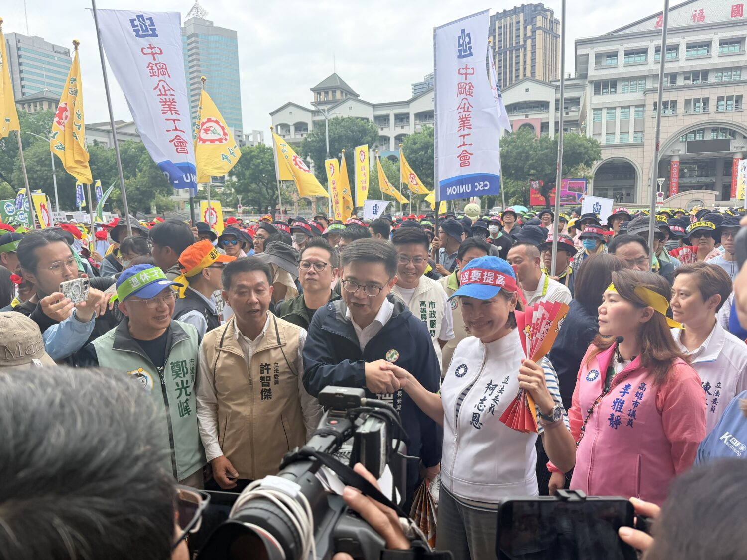 勞工烈日上街頭爭勞權！柯志恩：全國「4+1」假日是誰投下反對票？