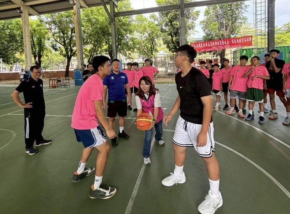 第九屆鳳邑尚興盃籃球錦標賽9熱血開打 李雅靜担任開球嘉賓