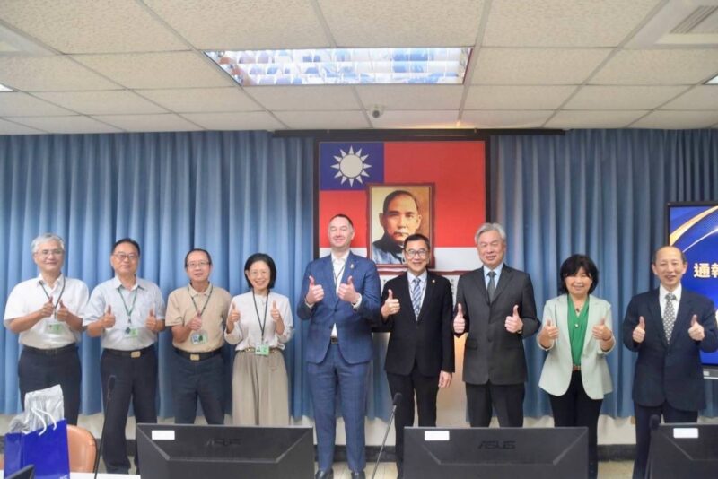 查緝輸美違規轉運成效亮眼，關務署表揚高雄關績優關員