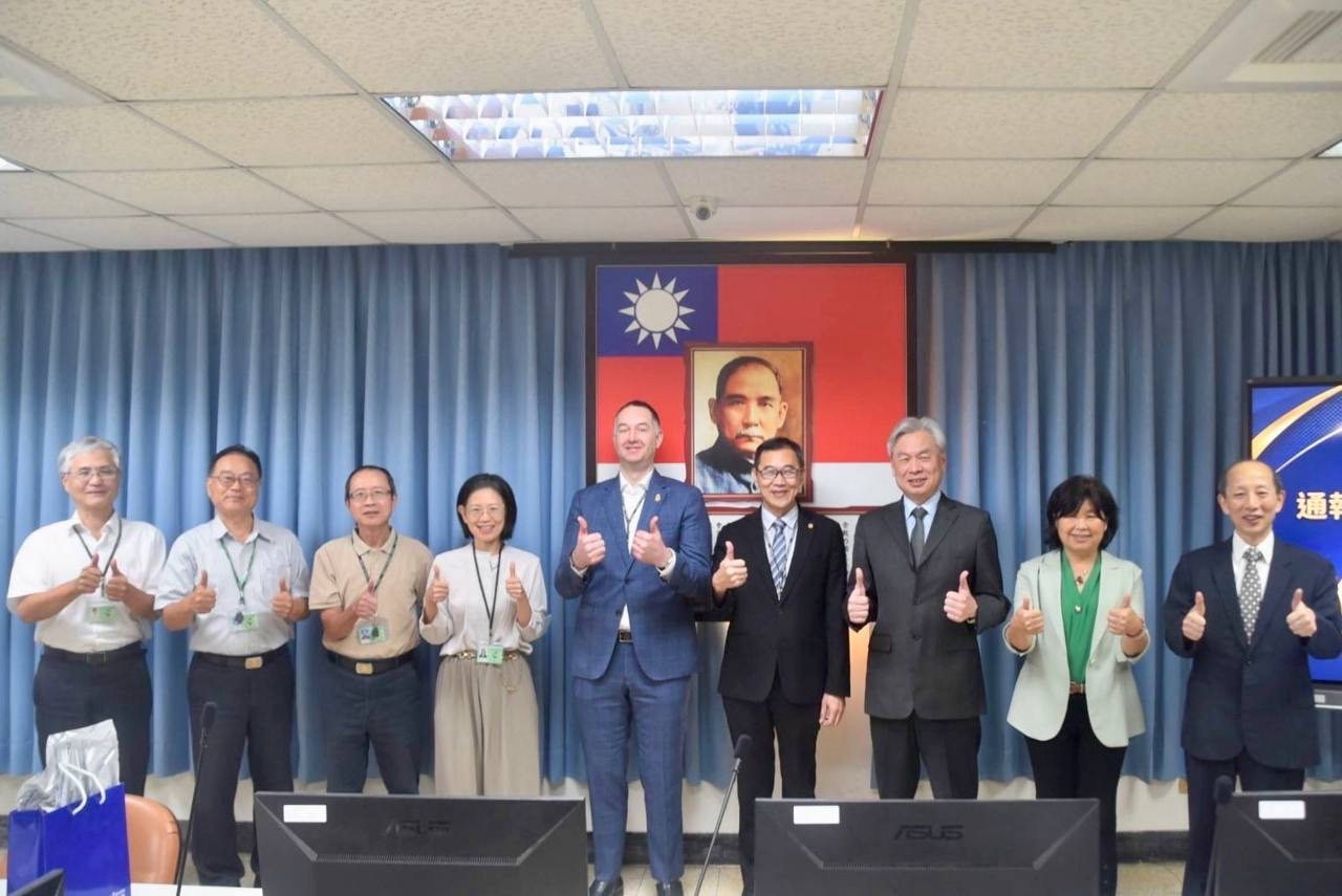 查緝輸美違規轉運成效亮眼，關務署表揚高雄關績優關員