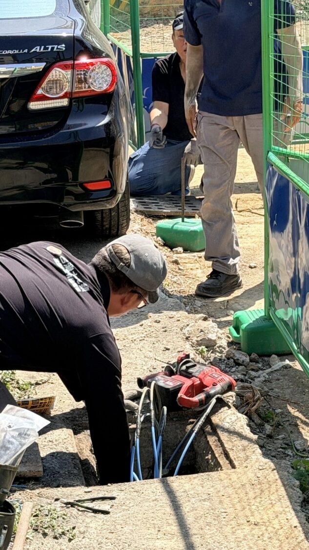 鳳仁路側溝纜線密集附掛  高市水利局要求立即整線改善