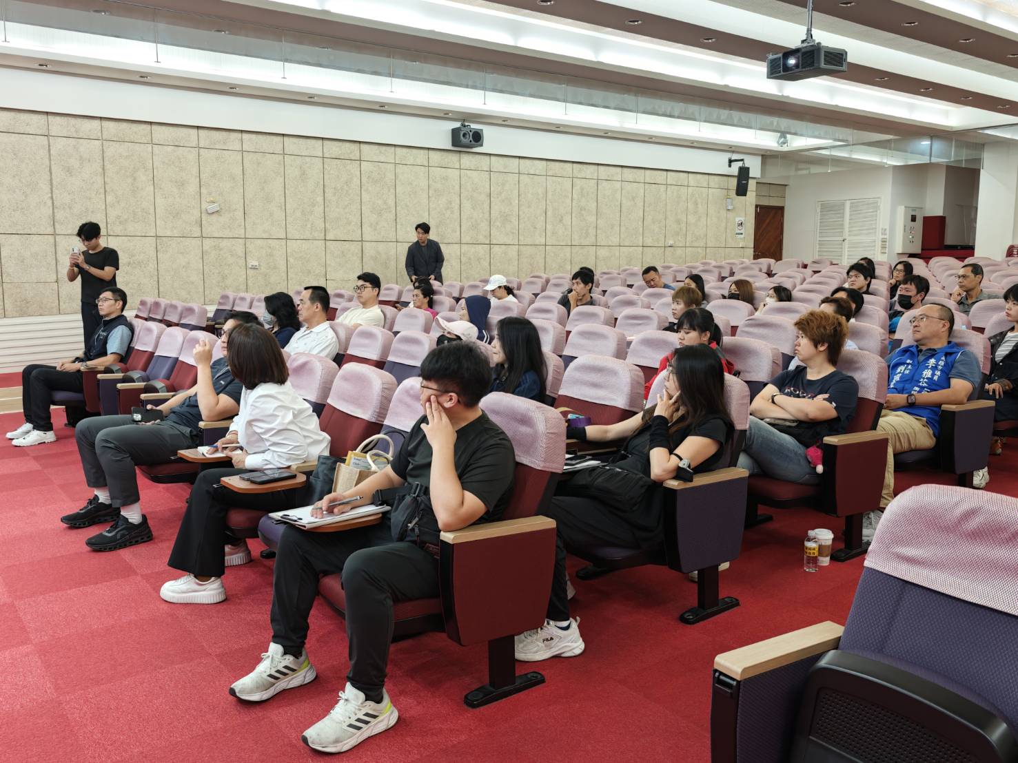 國民黨高市議會黨團 邀陳菁徽、萊爾校長團隊授課強化網路能量