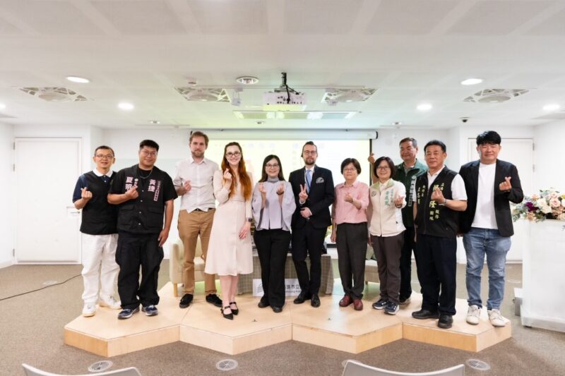 邀請市民走進圖書館見證民主力量! 高市圖「捷克週」登場 93件捷克珍貴館藏落腳高雄