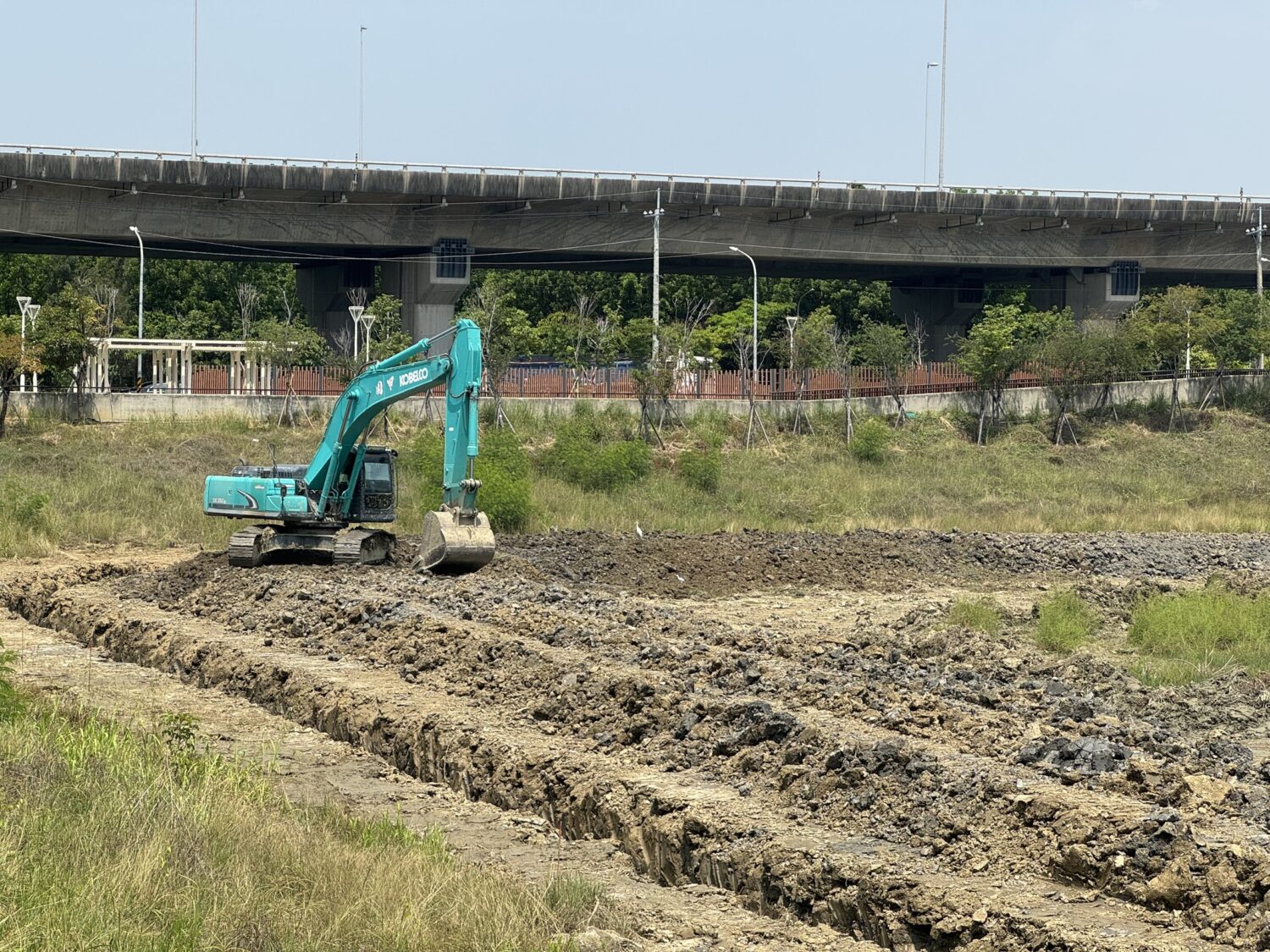 國道7號跨越仁武區獅龍溪滯洪池補償工程開工 高市水利局創造交通便利防洪增能