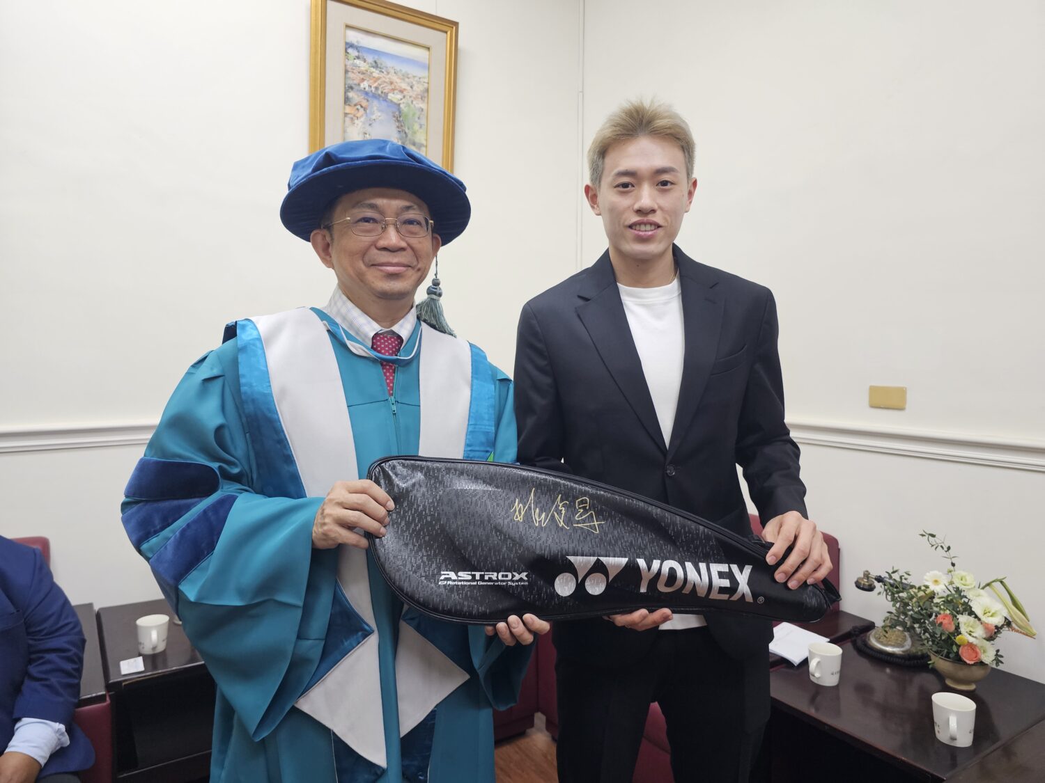 以奪冠路詮釋堅持力量 羽球冠軍林俊易現身中山大學畢典
