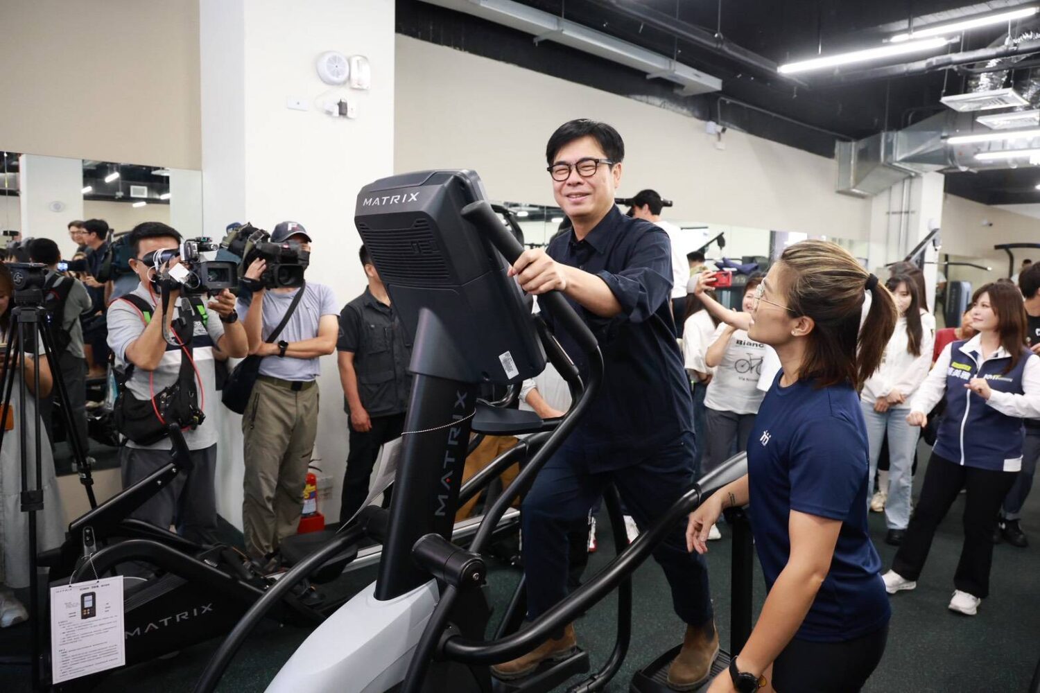 高雄鼓山運動中心今日盛大開幕 陳其邁市長出席剪綵