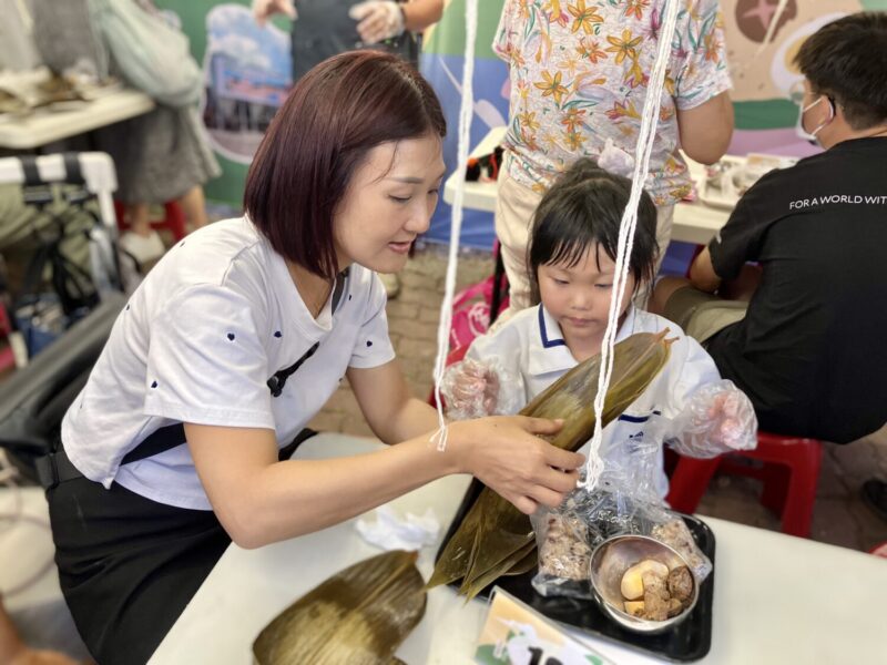 「粽夏好食光」履歷豬肉包粽體驗超吸睛 神農市集擠爆！