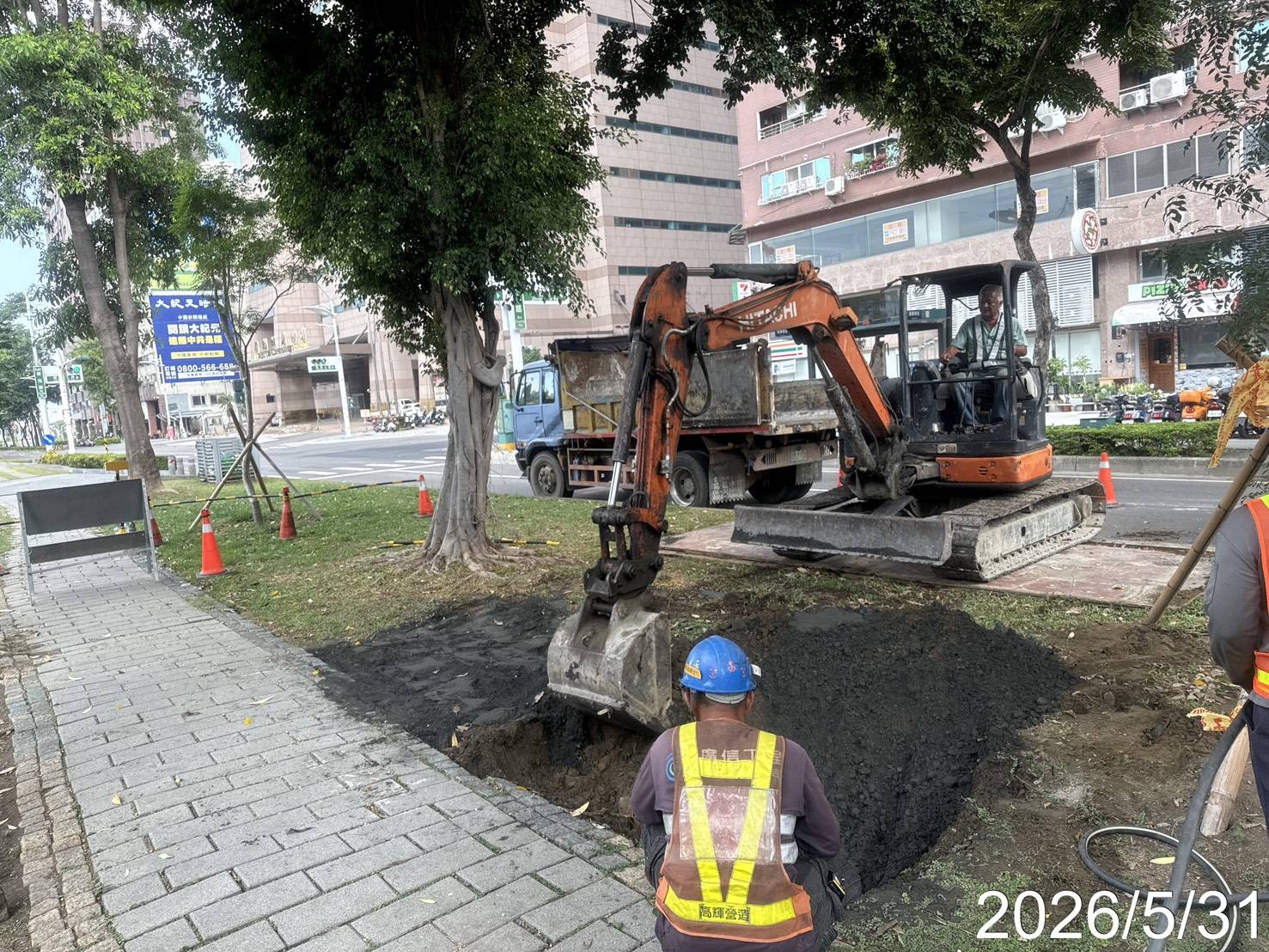 前鎮區新光路綠帶下陷　高市水利局完成緊急搶修