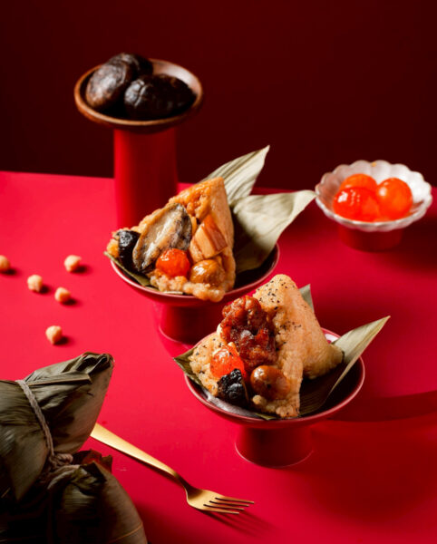 ▲松露膠原粽+椒麻鮑魚粽。（圖/老新台菜提供）