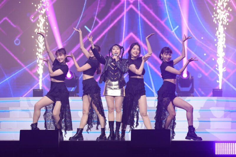 藍寶石演唱會五週年聚焦文化傳承 首日嬌點！張秀卿、王彩樺笑組女團「WC」火辣現身  苗可麗亂入掀「女王」爭霸戰