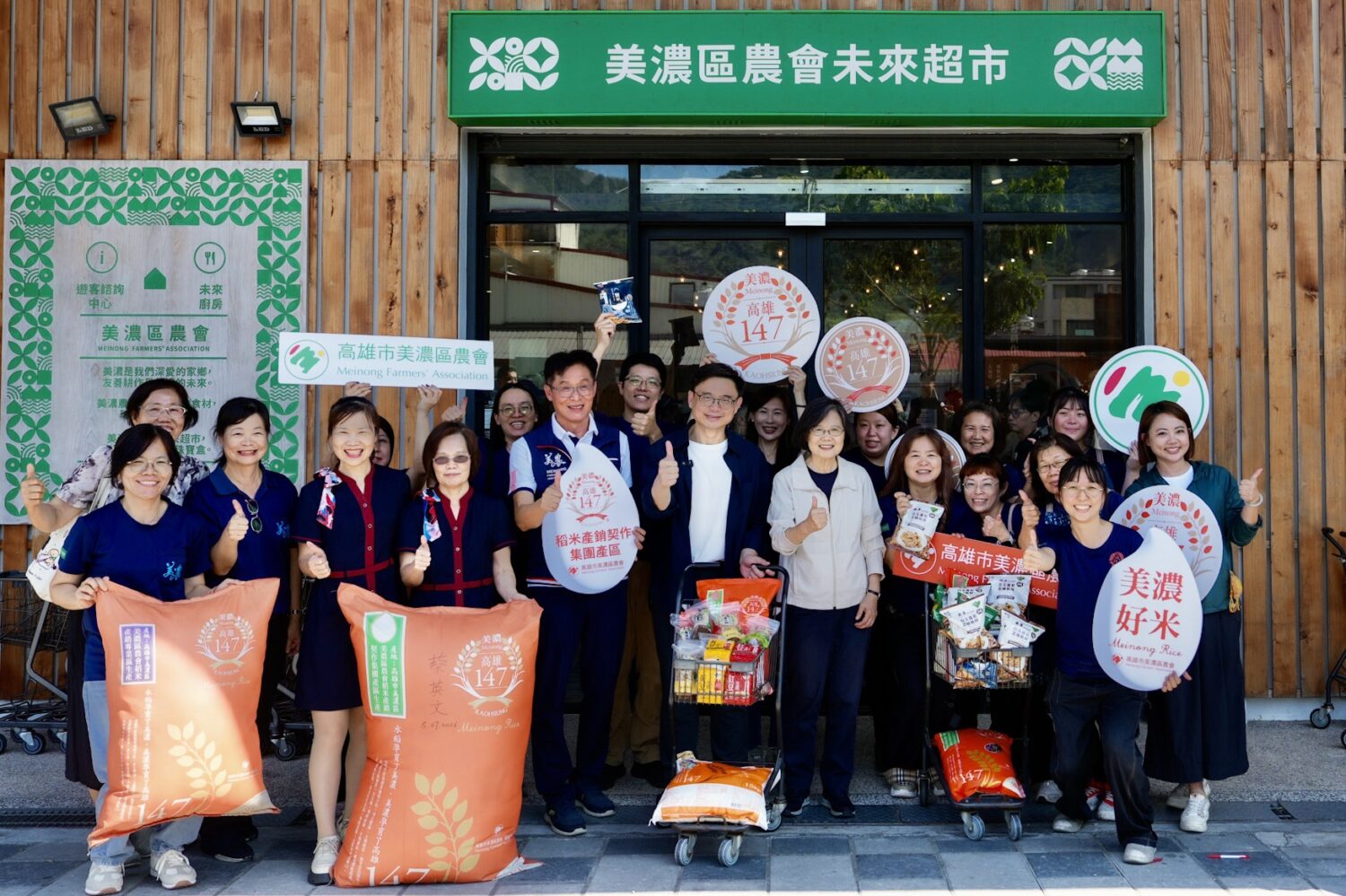 賴瑞隆、邱議瑩邀請小英再訪高雄　帶路體驗美濃食農、品山茶