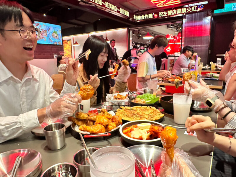 ▲歡慶開幕超強優惠！與家人朋友一同享受美食。（圖/新光三越高雄左營店提供）
