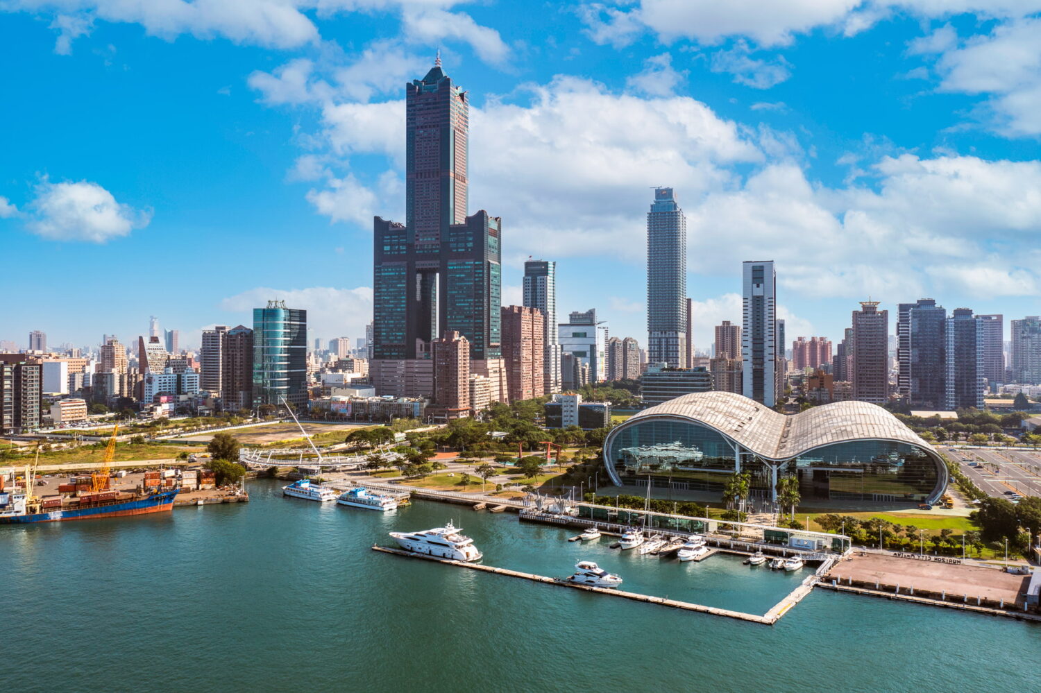 ▲高雄洲際酒店響應__IHG__集團年度優惠_2026_Summer_Sale夏季大促,加碼抽獎活動「夏日港灣際遇」,抽海外奢華酒店住宿券。(圖/高雄洲際酒店提供)
