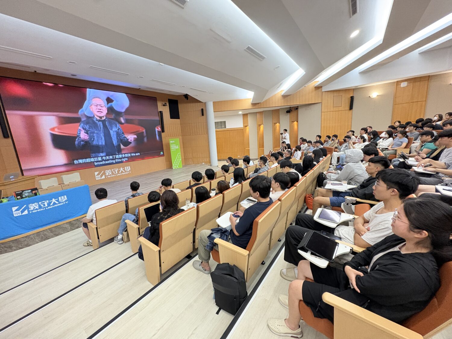 義守大學連續三年舉辦NVIDIA黃仁勳校園直播 Watch Party 打造跨域AI人才培育新典範 義守大學連續三年舉辦NVIDIA黃仁勳校園直播 Watch Party 打造跨域AI人才培育新典範