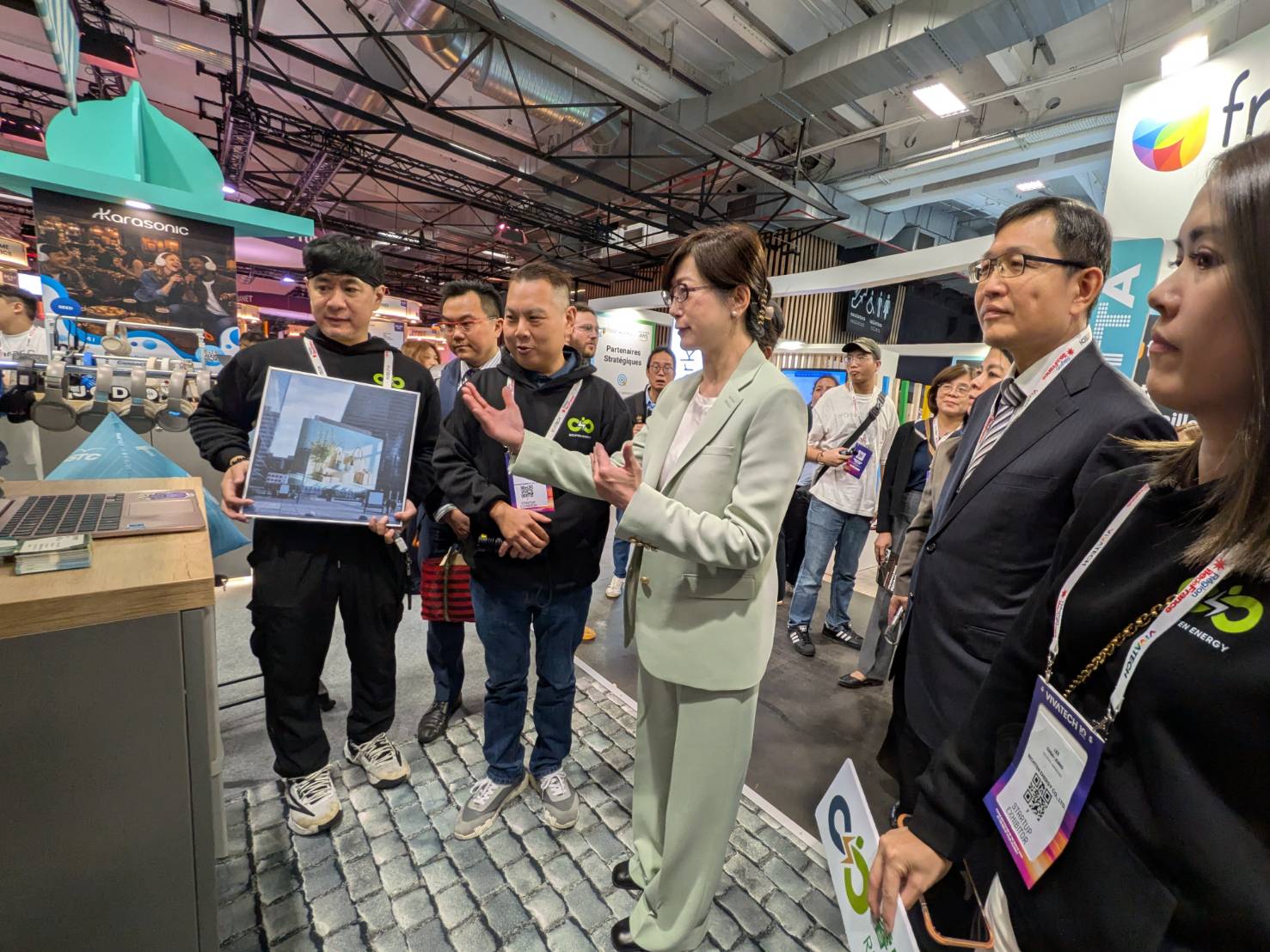 台灣之光 睿田能源「會發電的牆」登巴黎 VivaTech、推動建築立面成為綠色資產