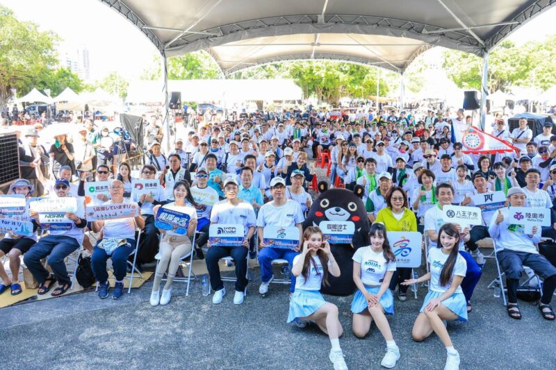 展現高雄城市外交及活力 2026高雄龍舟國際友誼賽熱血開槳 陳其邁率高雄隊奪冠