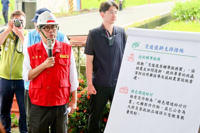 陳其邁陪同卓院長視察高雄農損情形