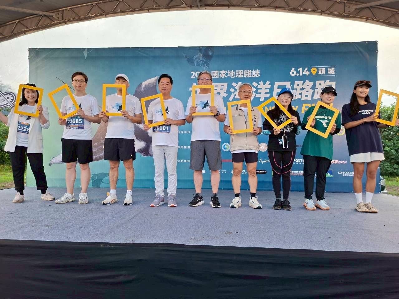 迎著海風向前跑! 白海豚懷特萌現身宜蘭海岸 海保署聯合海廢再生聯盟響應國家海洋日 迎著海風向前跑! 白海豚懷特萌現身宜蘭海岸 海保署聯合海廢再生聯盟響應國家海洋日