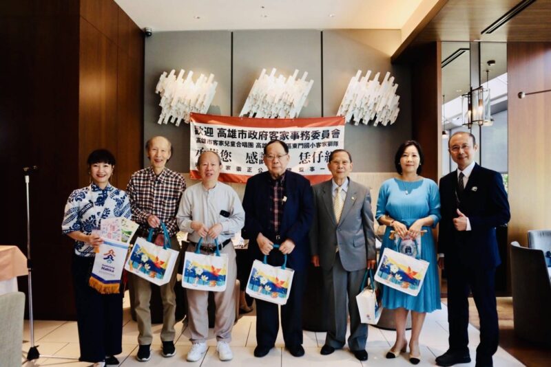 藍衫鑰匙圈傳遞鄉情  高雄客家兒童合唱團拜會東京客家崇正公會