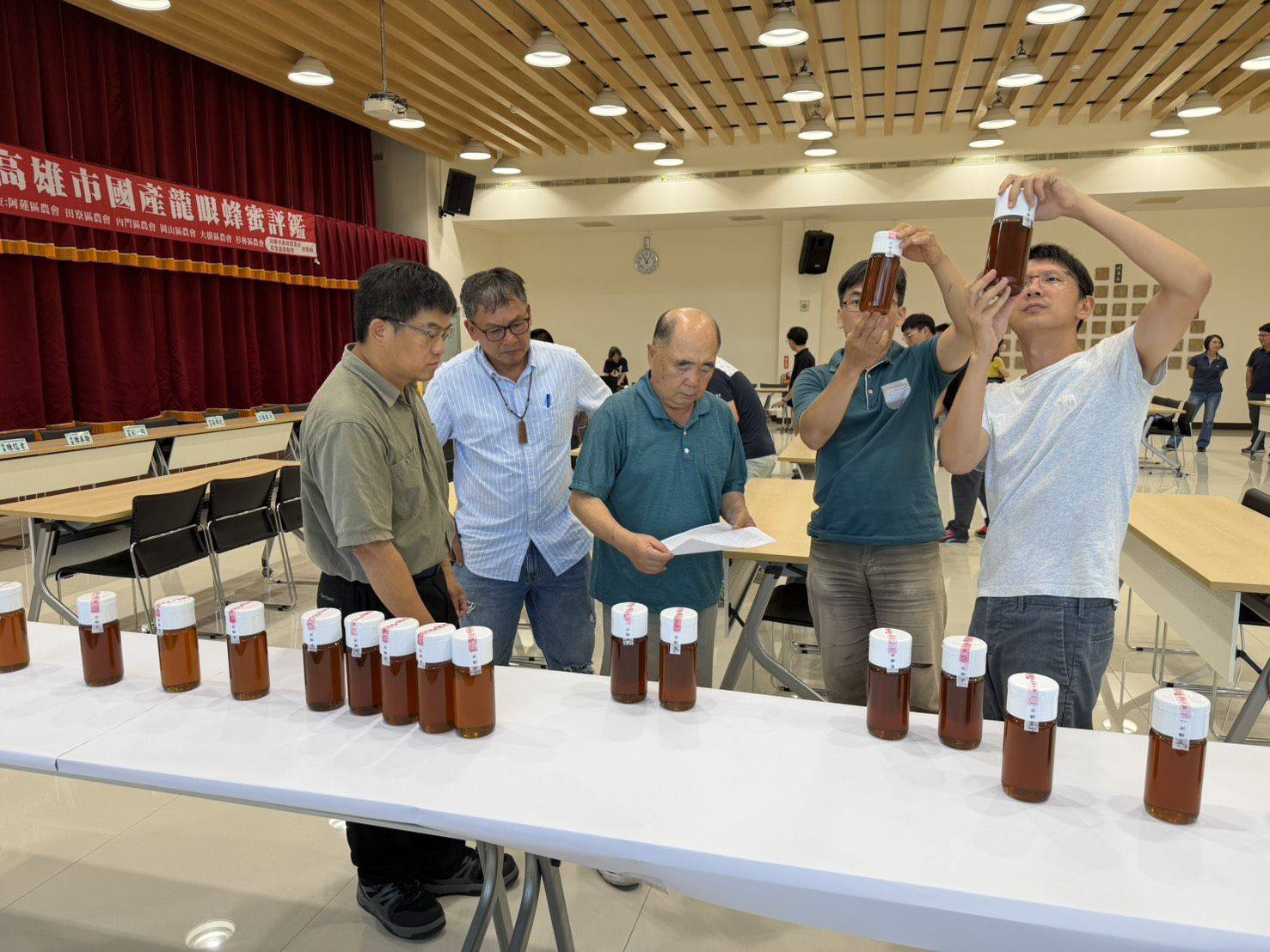 嚴選在地純淨好滋味 蜜香四溢盈滿樓！ 115年高雄市國產龍眼蜂蜜評鑑結果出爐