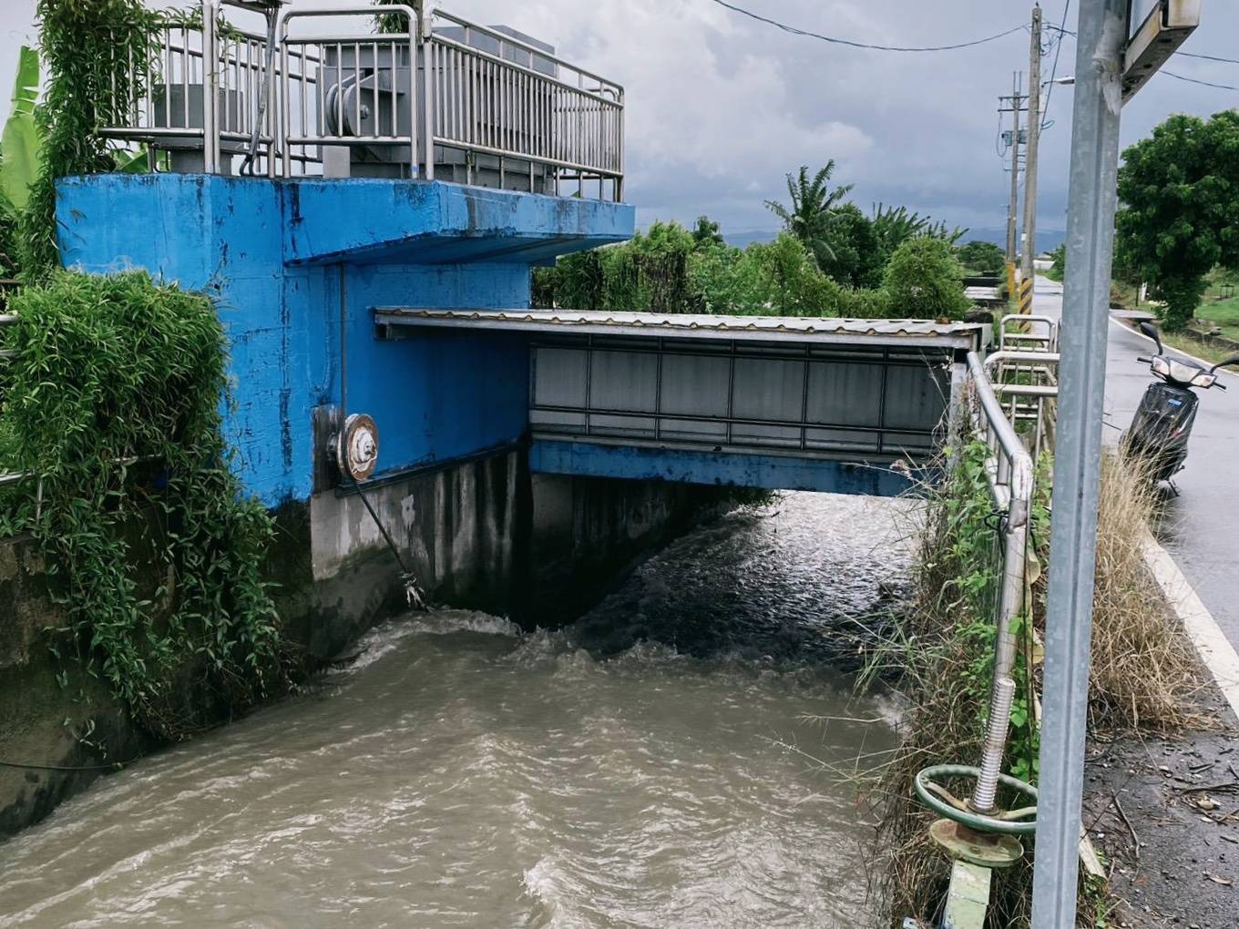 豪雨造成美濃局部積淹水 農水署高雄管理處啟動應變全力協助地方排水