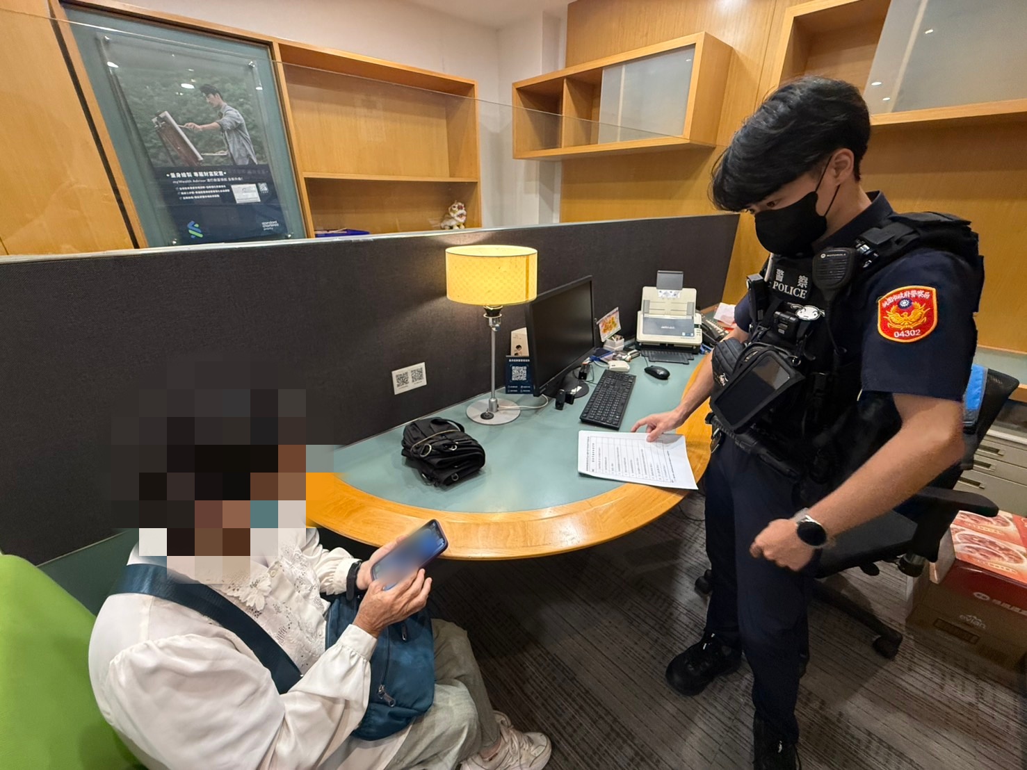 婦人誤信黃金投資獲利險失百萬　壢警銀聯手成功阻詐