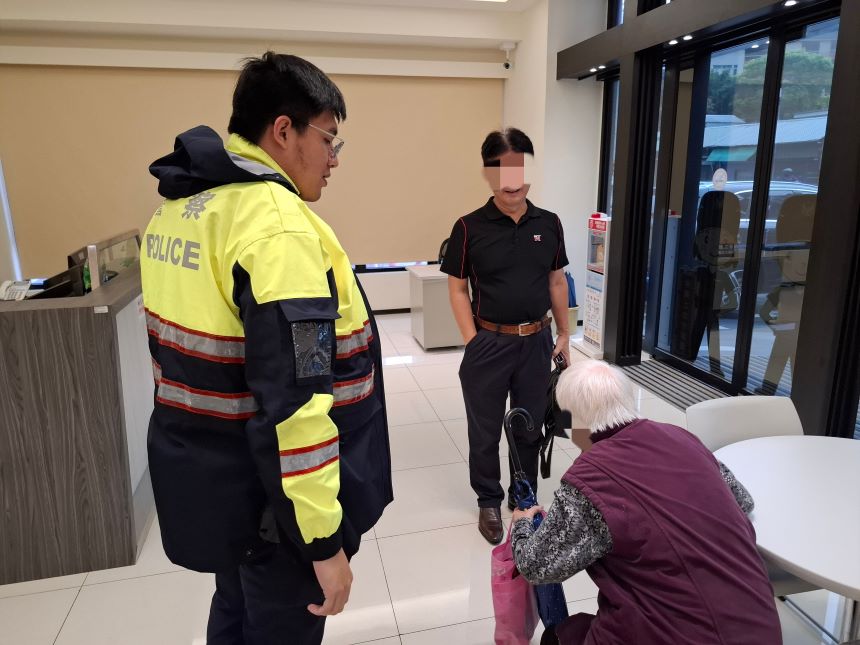 8旬婆婆外出忘了我是誰　中壢警帶回派出所一日遊並協助返家