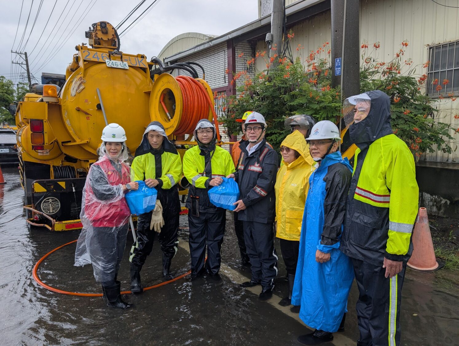 高市府團隊赴多區視察水情應變 陳其邁市長至茄萣、湖內掌握防汛水情