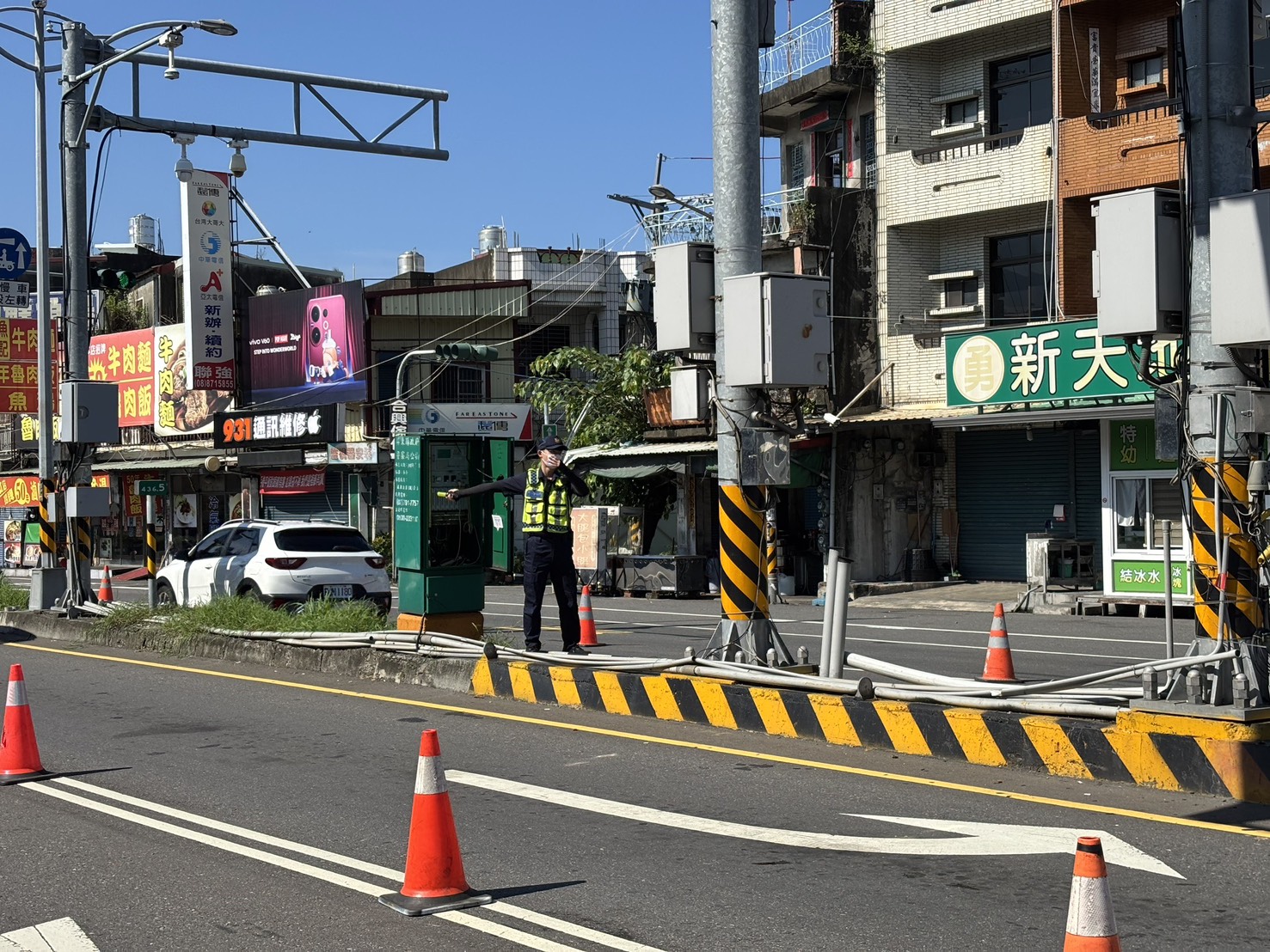 屏東端午現「萬輛車潮」 警方啟動360秒長綠號誌、調撥車道全力疏導 屏東端午現「萬輛車潮」 警方啟動360秒長綠號誌、調撥車道全力疏導