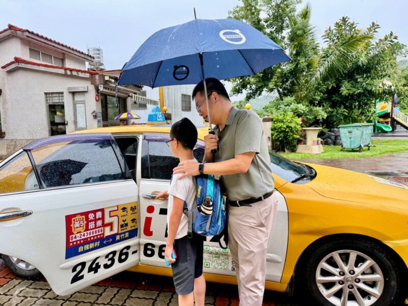畢業前最暖告白！黃竹國小學童手寫卡片謝小黃公車司機