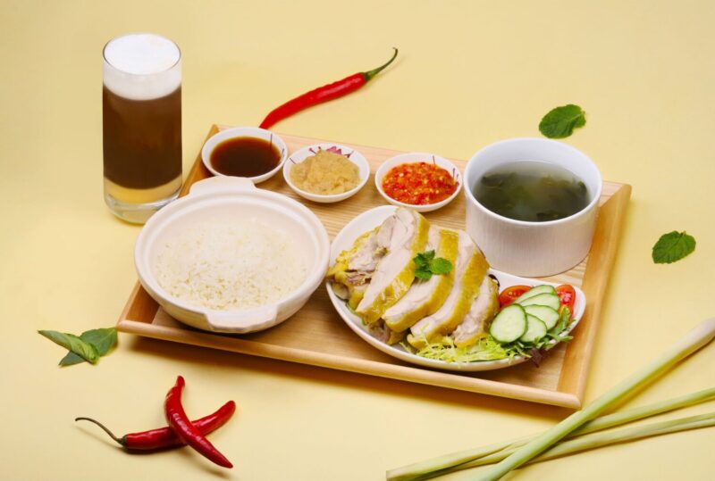 ▲皇怡咖啡廳六月限定優惠，凡用餐刷義享天地聯名卡或國旅卡結帳，可享飲品免費續杯乙次。（圖/高雄萬豪酒店提供）