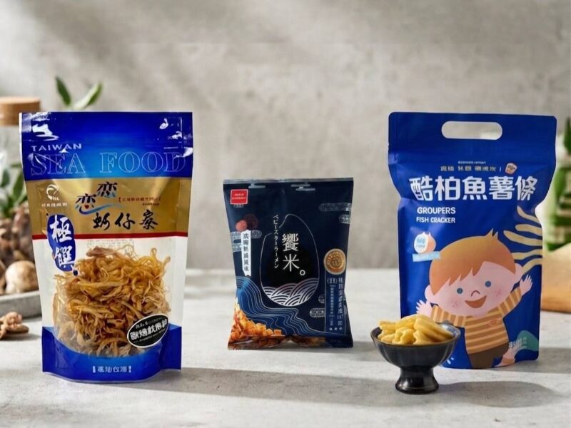 ▲高雄翰品酒店推出世足應援組合包，精選高雄在地特色零嘴，包括梓官漁會魷魚絲、林園魚薯條及美濃饗米，原價335元，活動期間優惠價290元。（圖/高雄翰品酒店提供）