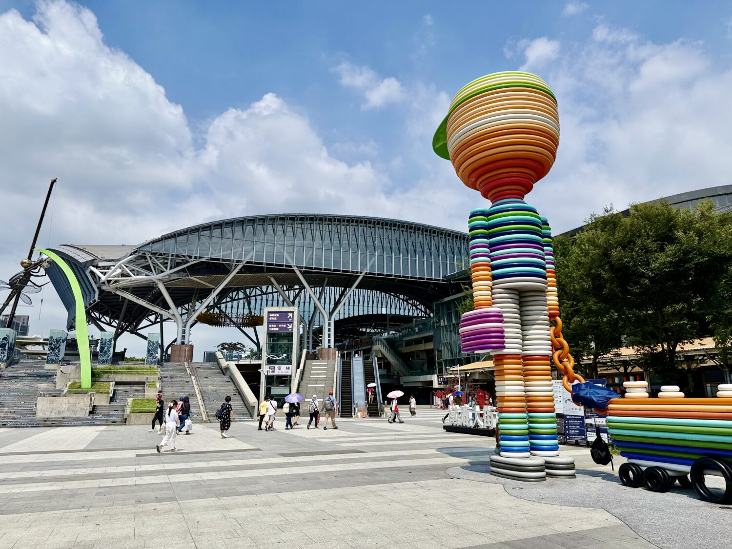 台中車站環境大升級!市府強化管理重塑城市門面 整潔、安全與關懷並行獲肯定 台中車站環境大升級!市府強化管理重塑城市門面 整潔、安全與關懷並行獲肯定