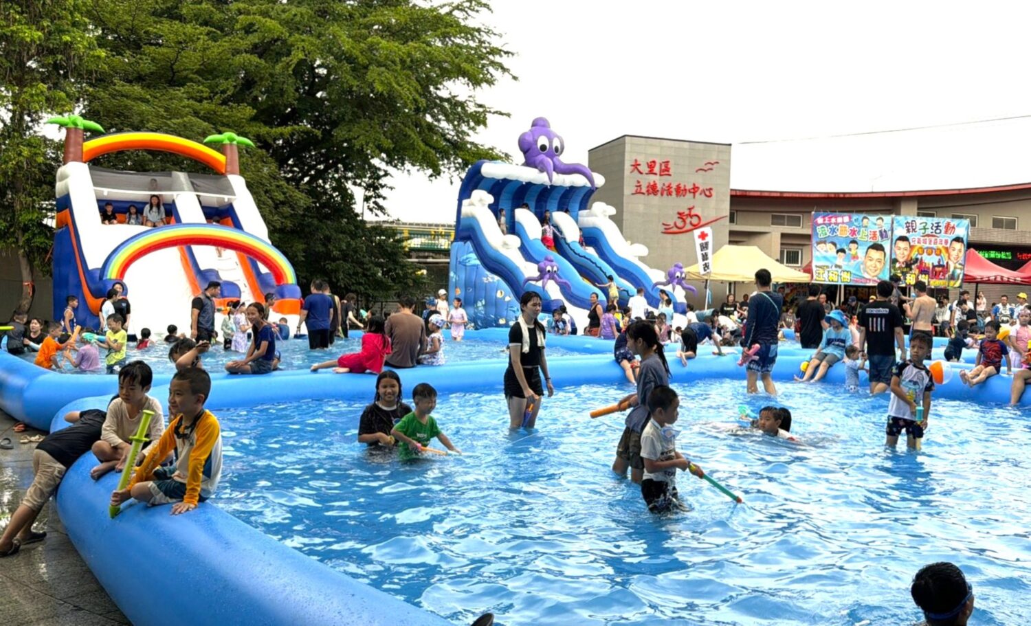 大里人潑水節清涼登場!親子水槍大戰嗨翻十九甲健康公園 打造夏日消暑盛會 大里人潑水節清涼登場!親子水槍大戰嗨翻十九甲健康公園 打造夏日消暑盛會