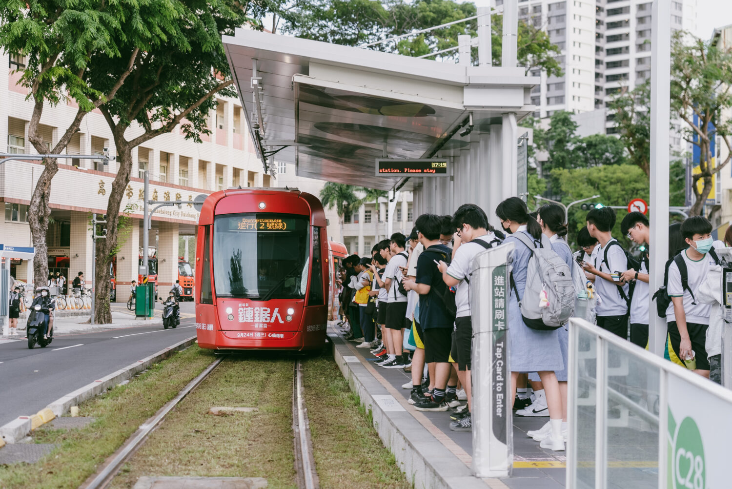 高雄輕軌從觀光線蛻變城市生活主幹 上半年運量721萬人次 五大生活旅次占近九成 高雄輕軌從觀光線蛻變城市生活主幹 上半年運量721萬人次 五大生活旅次占近九成