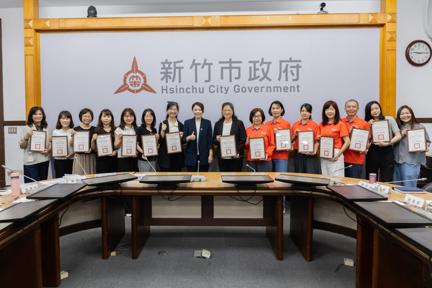竹市成功達成零負債！  高虹安市長表揚市府團隊攜手完成百億減債里程碑