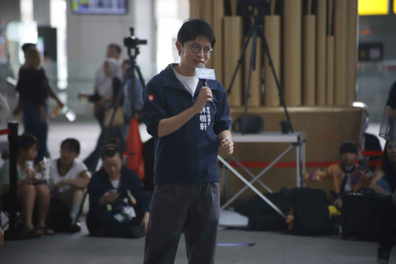 雄爭舞鬥暖身開跑！K-POP快閃巡迴四大地標 首站前進高雄車站　點燃街舞熱潮