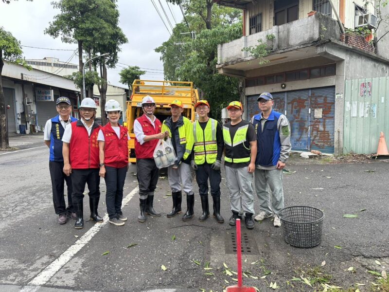 嚴防颱風後西南風強降雨風險 陳其邁巡視滯洪設施運作與道路清理復原作業