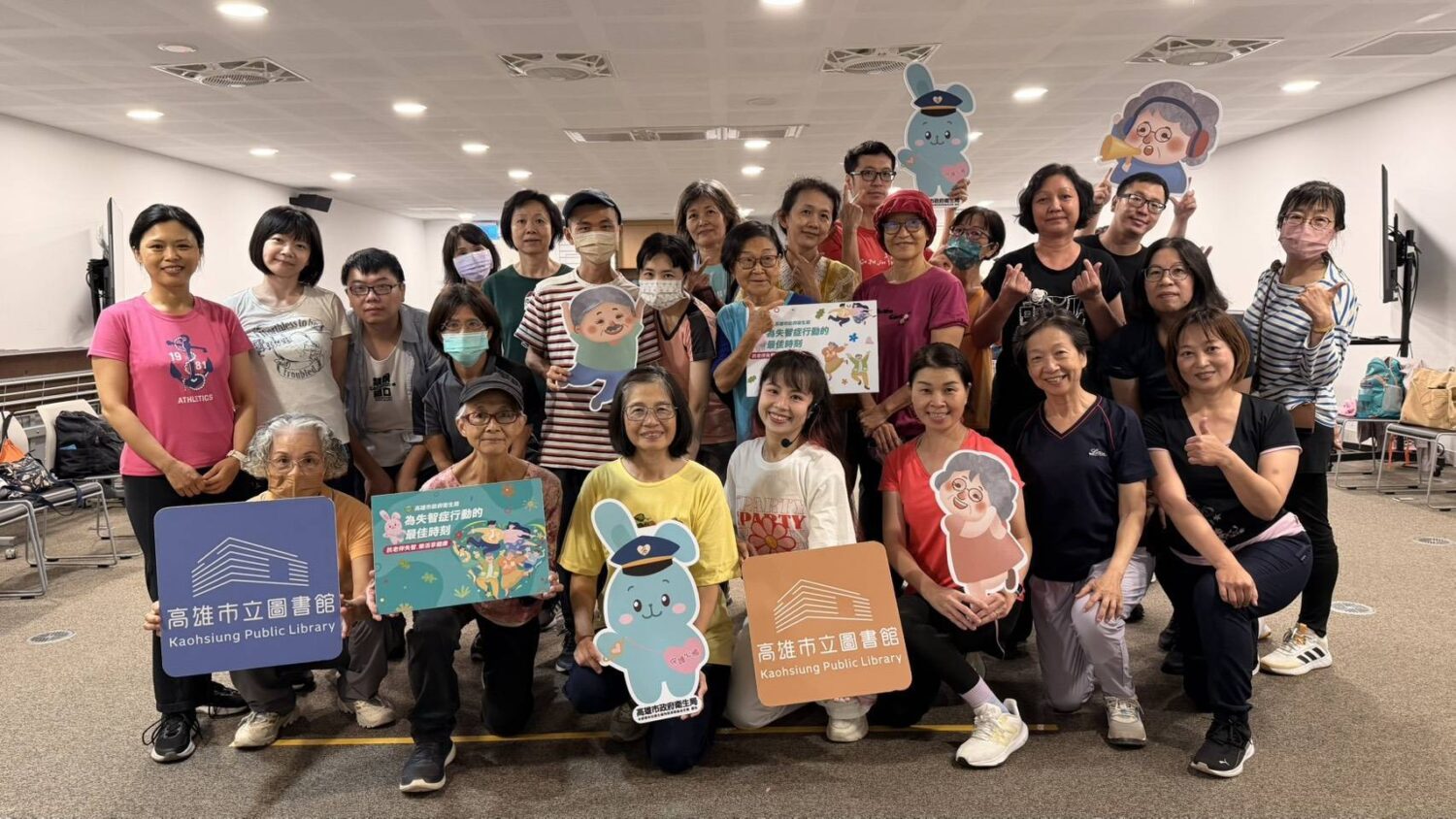 高市圖與衛生局合作 利用繪本療癒×行動書車×VR體驗 打造跨世代閱讀城市