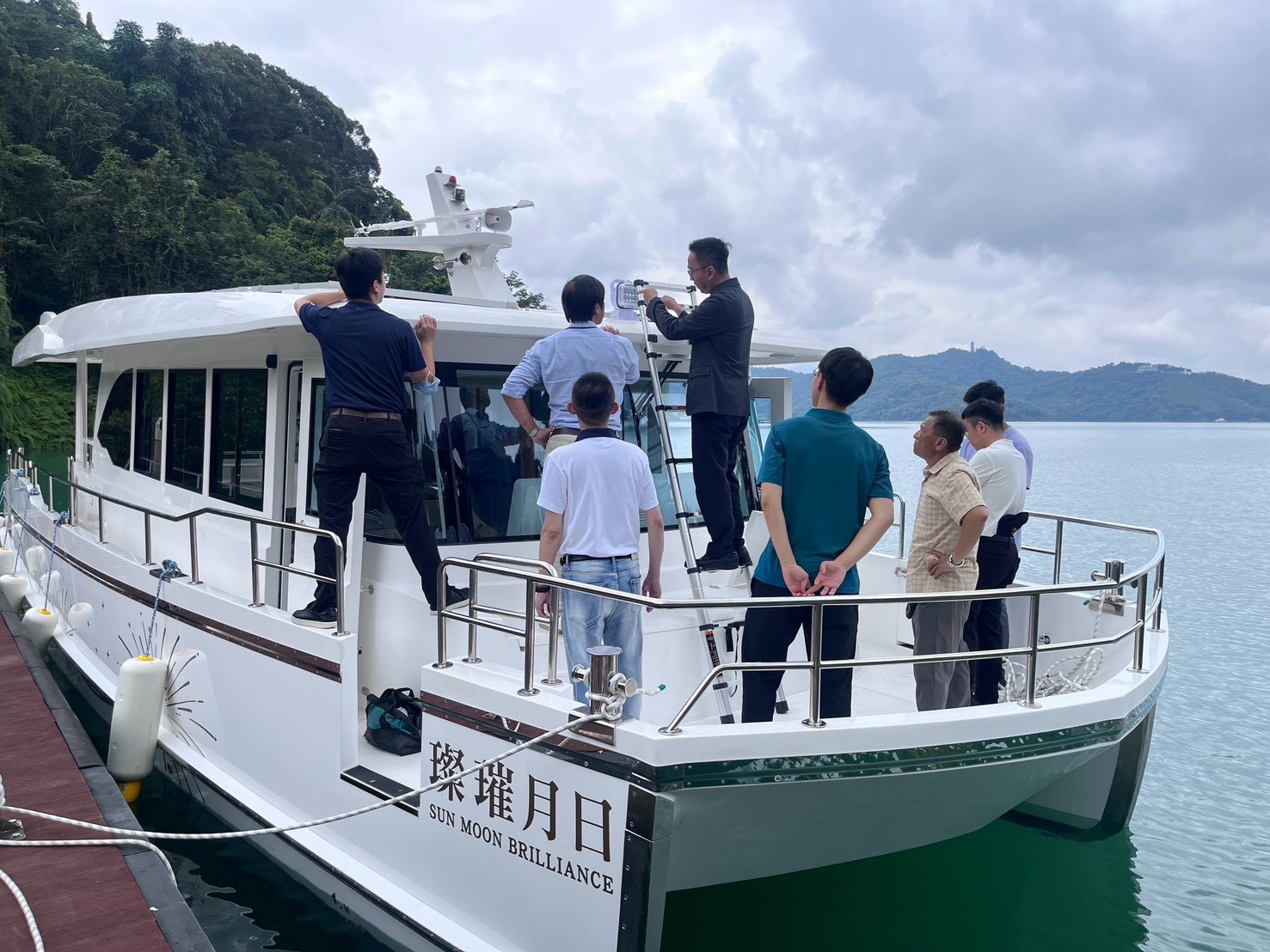 零碳排又靜音 日月潭「日月璀燦」試航