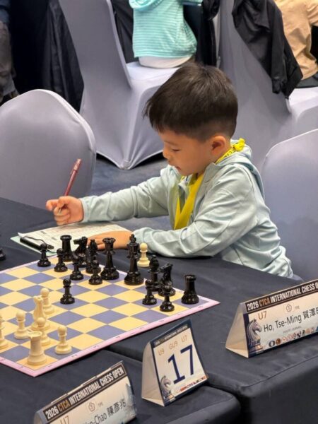 2026臺灣西洋棋國際公開賽睽違7年重返高雄  高雄市運動發展局局長侯尊堯慰勉選手