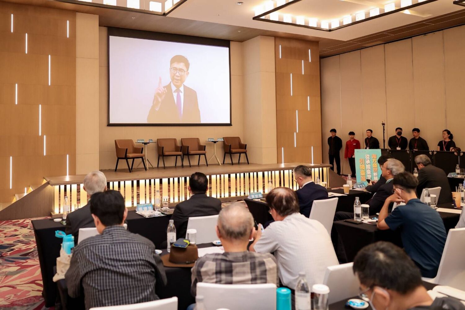 賴瑞隆提出三大贏家策略:高雄不只做AI房東,更要成為股東 賴瑞隆提出三大贏家策略:高雄不只做AI房東,更要成為股東