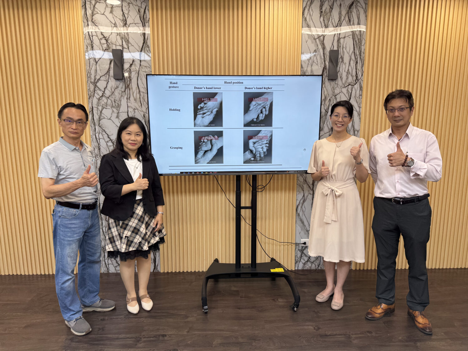 中山大學分析公益廣告如何影響捐款意願 募款手勢很關鍵 中山大學分析公益廣告如何影響捐款意願 募款手勢很關鍵