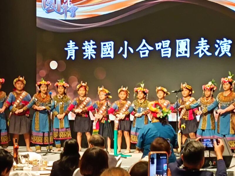 全球EMBA慈善珠寶晚宴精彩落幕　珠寶藝術家吳佳楨作品珠寶走秀 聯手青葉國小傳遞教育希望