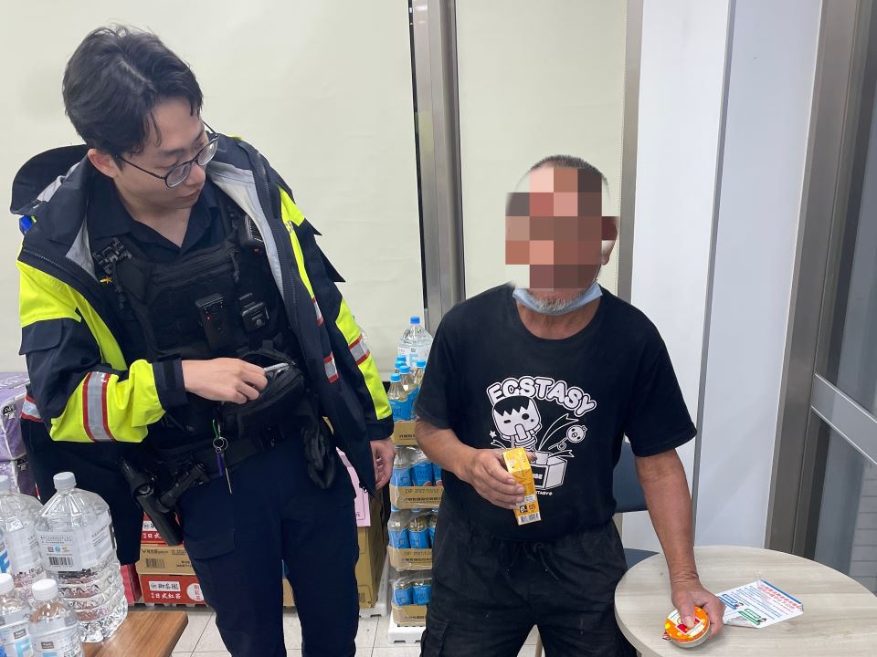 循定位找失智父卻只見鑰匙不見人 中壢警調監視器超商尋獲 循定位找失智父卻只見鑰匙不見人 中壢警調監視器超商尋獲