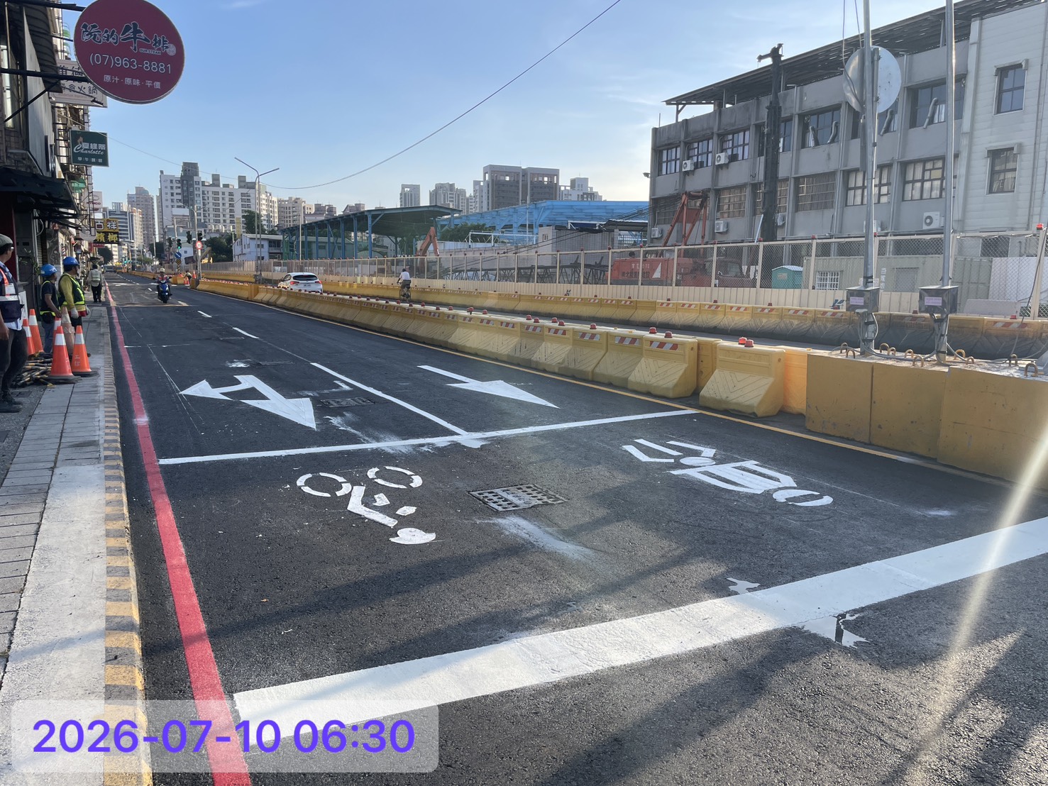 高雄捷運黃線施工路段路面改善，於7/12起夜間施工 建工、本館、球場路實施交通維持改道