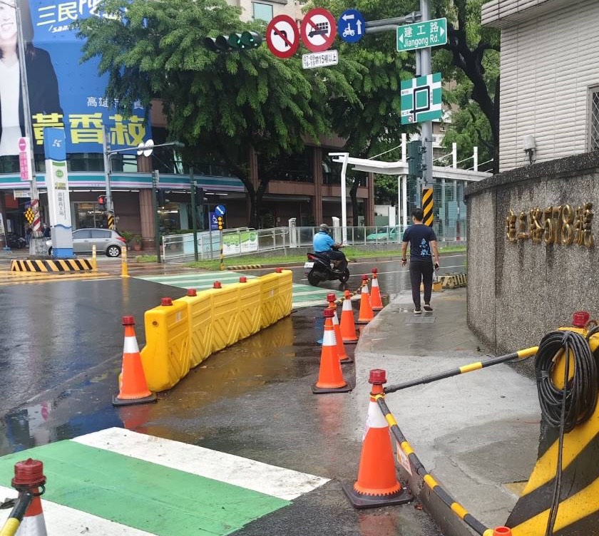 高市捷運局強化工地管理落實「安全順暢」 捷運黃線建工/大順路口人行道完成改善