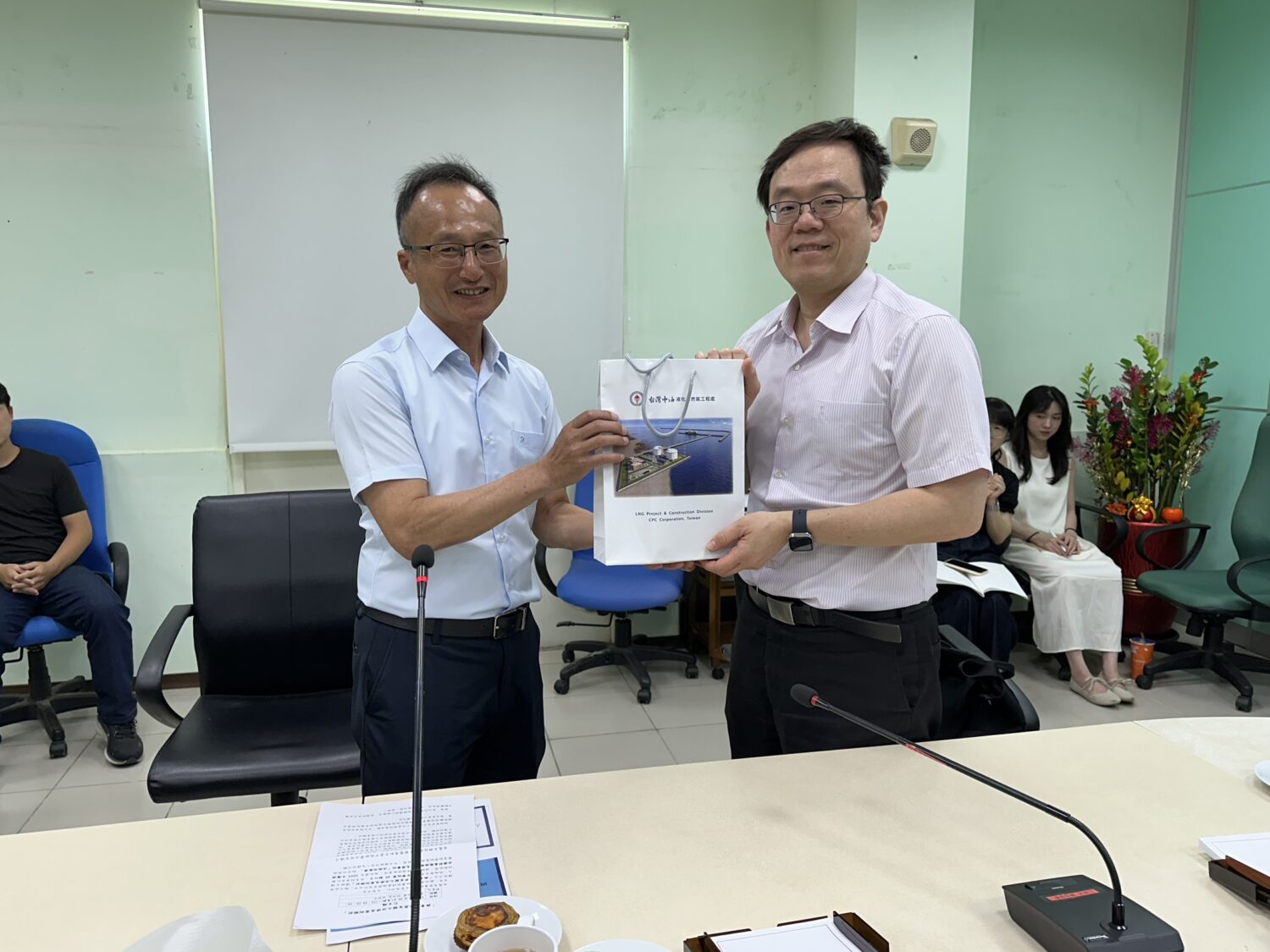 中油公司液化天然氣工程處專題講習 分享「與貪污犯罪有關之法律及案例解析」 中油公司液化天然氣工程處專題講習 分享「與貪污犯罪有關之法律及案例解析」